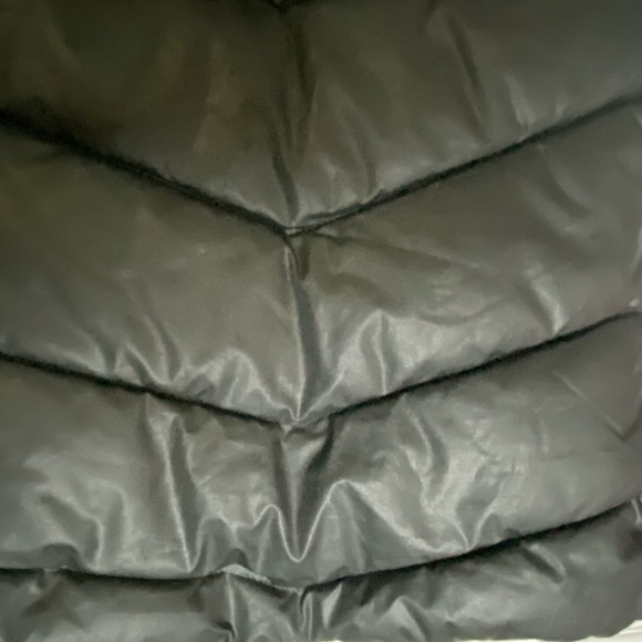 Gap Womens Black Faux Fur Lined Hooded Zip Up Puffer Vest. Sz- XS - Picture 9 of 13